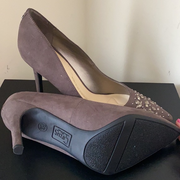 Gray NEVER WORN Heels get u business meeting ready - Picture 6 of 7